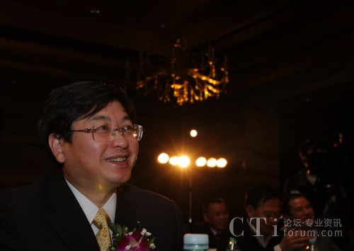  ��114�T�������E������񿂽�(j��ng)��¶���_�ĵ�΢Ц