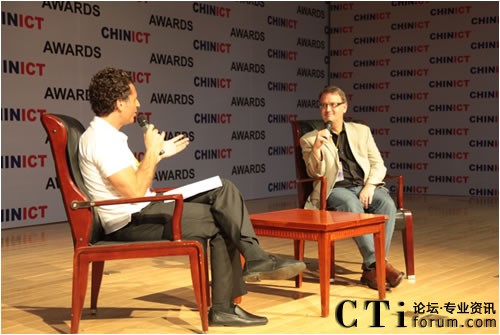 RIM ��˾�_�l(f��)���P(gu��n)ϵ�����B(t��i)ϵ�y(t��ng)�_�l(f��)������Alec Saunders���ң��c CHINICT��(chu��ng)ʼ�˼����(hu��)������Franck Nazikian�������_(t��i)�ό�(du��)Մ�Ƅ�(d��ng)����ƽ�_(t��i)�İl(f��)չڅ��