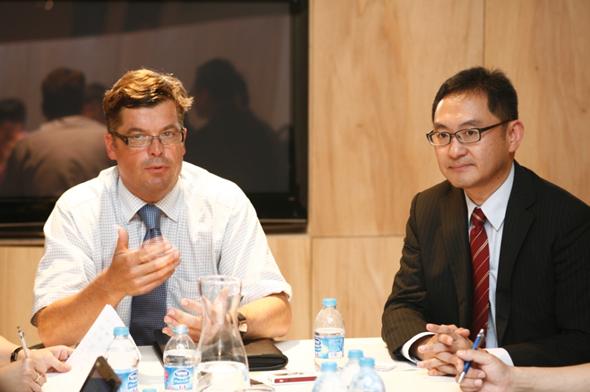 �󣺴󱱚WͨӍCEO Mogens Elsberg���ң��󱱚WͨӍ�Ї��^(q��)����(j��ng)����پ